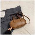 Vintage brown leather Boston bag with embossed logo and matching shoulder strap - No Pendant / Brown