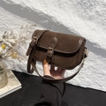 Vintage brown leather crossbody square bag with gold buckle and adjustable strap - No Pendant / Brown