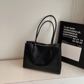 Minimalist black tote bag with wrinkled leather texture and long double shoulder straps - Black (Without Charm)