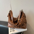 Borsa hobo retrò con stampa leopardata, finiture in pelle marrone e tracolla regolabile - Marrone