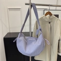 Borsa a spalla a mezza luna viola a pieghe con coulisse e dettagli di fiocchi laterali - Viola