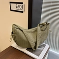 Borsa tote verde oliva a pieghe con coulisse e grande capacità a forma di mezzaluna - Verde foresta