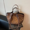 Retro-Shopper mit Leopardenmuster, braunem Lederbesatz und großen Schulterriemen - Kleines Leopardenmuster