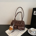Borsa a bauletto vintage a quadri marroni con tasche e ciondolo a orsetto - Con Ciondolo / Marrone