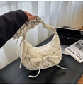 Sac hobo plissé beige chic avec nœud et poignée à volants pour un trajet quotidien élégant - Blanc