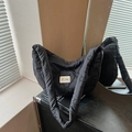 Casual black heart-quilted puffer hobo bag with a stylish woven brand label - Black