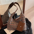 Sac hobo à motif pied-de-poule rouge et noir avec bandoulière en cuir marron - Blanc