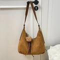 Borsa hobo vintage in pelle scamosciata marrone con ciondolo a orsetto - Cachi