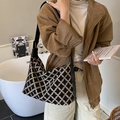 Grande borsa tote minimalista con motivo geometrico a rombi nero e beige e tracolla in pelle - Nero