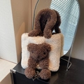 Sac fourre-tout en faux mouton beige avec une adorable décoration d'ours en peluche 3D - Blanc & Café