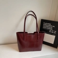 Borsa tote grande minimalista in pelle PU lucida rosso scuro con manici lunghi - Senza ciondolo / Borgogna
