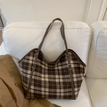 Chic brown plaid tote bag with spacious interior and leather shoulder straps - No Pendant / Brown Plaid