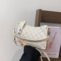 Borsa a mano bianco crema con motivo a scacchi a rilievo, rivetti d'argento e tracolla - Bianco Sporco