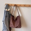Sac hobo minimaliste en daim marron givré avec bandoulière large élégante et vintage - Café Daim (Sans Charme)