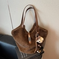 Deep brown faux fur bucket bag with leather handle and cute bear charm for autumn/winter - With Pendant / Brown