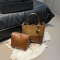 Braune Beuteltasche aus Wildleder-Patchwork und passendes Reißverschlussetui-Set - Zweiteiliges Set (5950672857173) / Braun