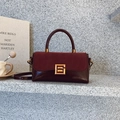 Vintage bordeaux crossbody tas met patchwork van suède en een gouden vierkante gesp - Bordeauxrood