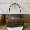 Bruine lederen baguette tas met luipaardprint flap en gouden metalen gesp - Luipaardprint