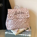 Sac à dos en toile imprimé léopard rose avec broderie vintage sur valise argent - Rose