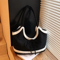 Borsa tote nera in camoscio con bordo in finta pelliccia bianca e fiocco per lo stile invernale - Nero