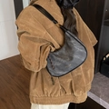 Sac hobo croissant gris foncé avec texture mate vintage et bandoulière en cuir noir - Noir (Avec Pendentif)