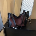 Grand sac cabas en daim bicolore noir et acajou avec détails de logo métalliques - Café sans Pendentif