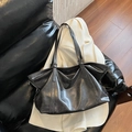 Grande borsa tote minimalista in pelle nera opaca con sottili tracolle regolabili - Marrone Scuro