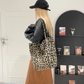 Grande borsa a tracolla tote con motivo leopardato classico in marrone e nero - Leopardo Marrone