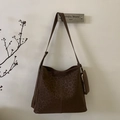 Sac seau vintage marron foncé imprimé léopard avec petite pochette et bandoulière large - Marron