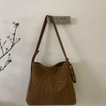 Sac Hobo en daim imprimé léopard marron avec large bandoulière et pochette zippée - Marron