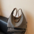 Minimalistische dunkelgraue Segeltuch-Tasche mit braunem Lederriemen und geräumigem Innenraum - Dunkelbraun