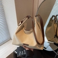 Minimalistische große Canvas-Einkaufstasche mit braunen Lederriemen im Vintage-Hobo-Stil - Gebrochenes Weiß
