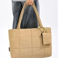Borsa tote in nylon trapuntato kaki con mini portamonete e tracolla larga abbinata - Cachi