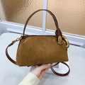 Borsa a tracolla in camoscio marrone con grande anello dorato e chiusura lampo - Marrone Opaco