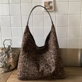 Elegante borsa a spalla Hobo con stampa leopardata e manico in pelle marrone da donna - Marrone