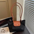 Sac fourre-tout en nylon noir avec anses en cuir marron et fermoir à pression or - Noir