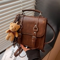 Sac à dos rétro en cuir PU marron avec boucles décoratives et pendentif ours en peluche - Marron
