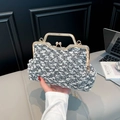 Pochette élégante en tweed noir et blanc avec poignée dorée et bandoulière chaîne - Gris