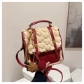 Retro rode crossbodytas met beige faux fur klep en zachte pluche hangers - Rood met Hanger