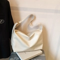 Borsa tote bianco crema in morbida pelle con tracolla larga e fibbia in metallo oro - Bianco Sporco