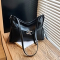 Borsa tote nera retrò con fibbie a doppio anello argentate e pelle morbida - Nero