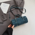 Sac cylindrique bleu sarcelle en daim mat avec bandoulière réglable à boucle argentée - Bleu
