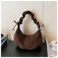 Dunkelbraune sichelförmige Hobo-Tasche aus Wildleder-Imitat mit gerafftem Henkel - Braun