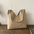 Bolso tote minimalista de ante beige con apertura en forma de V y correa de hombro fina - Caqui