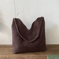 Bolso tote vintage de ante marrón oscuro con gran capacidad y abertura en forma de V - Marrón