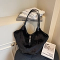 Grande borsa tote nera in peluche con manici in pelle e fibbia argentata elegante - Nero