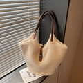 Borsa tote in ecopelliccia beige con chiusura classica in metallo e manici in pelle marrone - Cachi