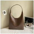 Grand sac hobo en cuir huilé marron caramel pour le travail et l'usage quotidien - Café sans Pendentif
