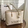 Sac fourre-tout crème minimaliste avec texture litchi et lanières marron - Blanc Cassé Avec Pendentif