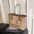 Grand sac cabas kaki minimaliste avec logo SOUKU et charmant accessoire d'éléphant - Khaki Avec Pendentif